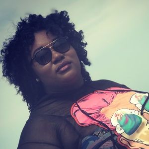 Meet your Posher, Dee